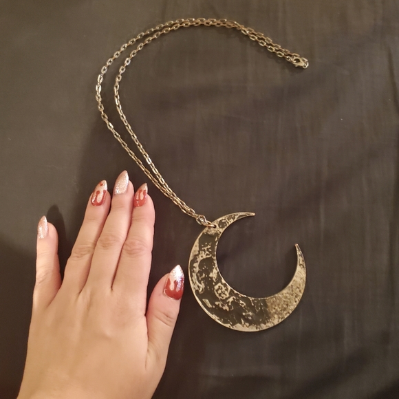 Oversize Moon Necklace - Picture 2 of 2